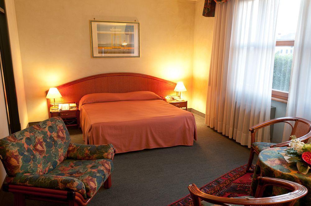 Hotel Villa Isabela Santa Maria Di Sala Zewnętrze zdjęcie