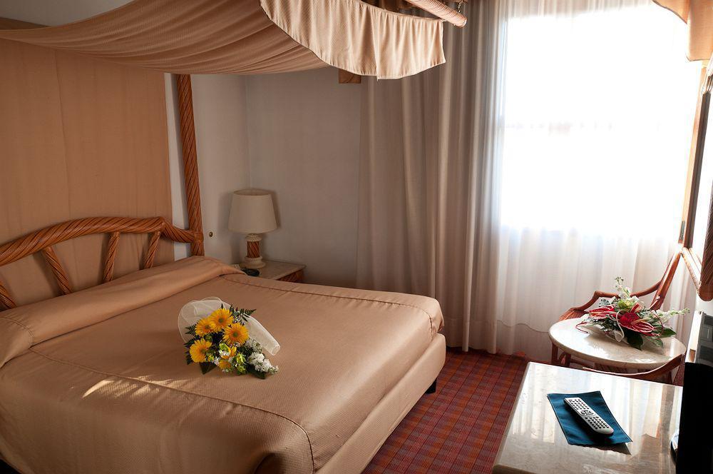 Hotel Villa Isabela SantʼAngelo Zewnętrze zdjęcie